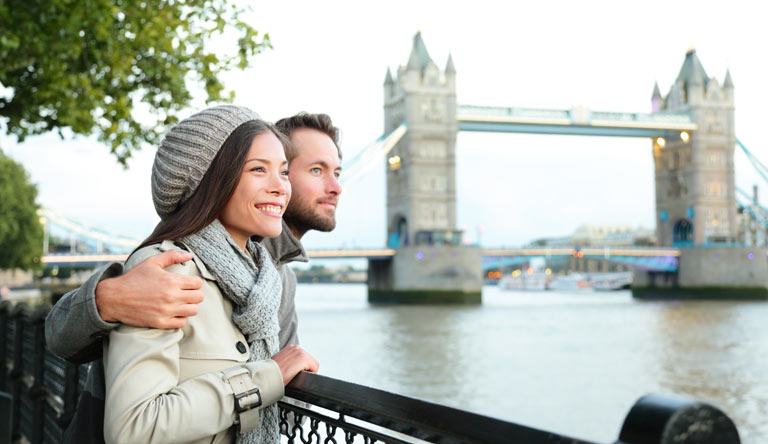 happy-couple-by-tower-bridge-london-england